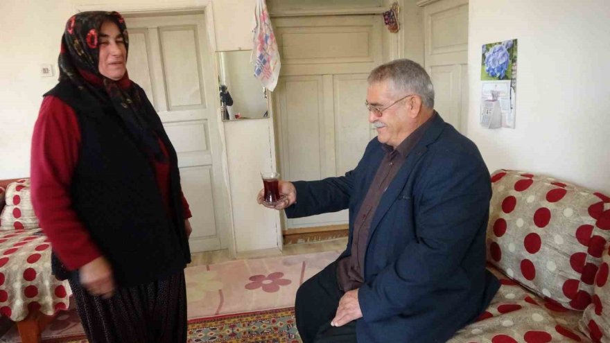 42 yıllık hayat arkadaşına tüm mal varlığını hediye etti