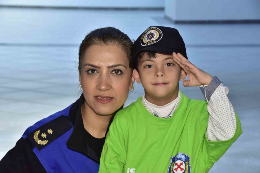 Polisler, özel çocukları unutmadı