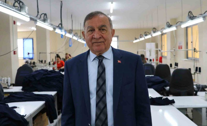 Depremzedeler için örnek çalışma: İhtiyaca göre üretip gönderiyorlar