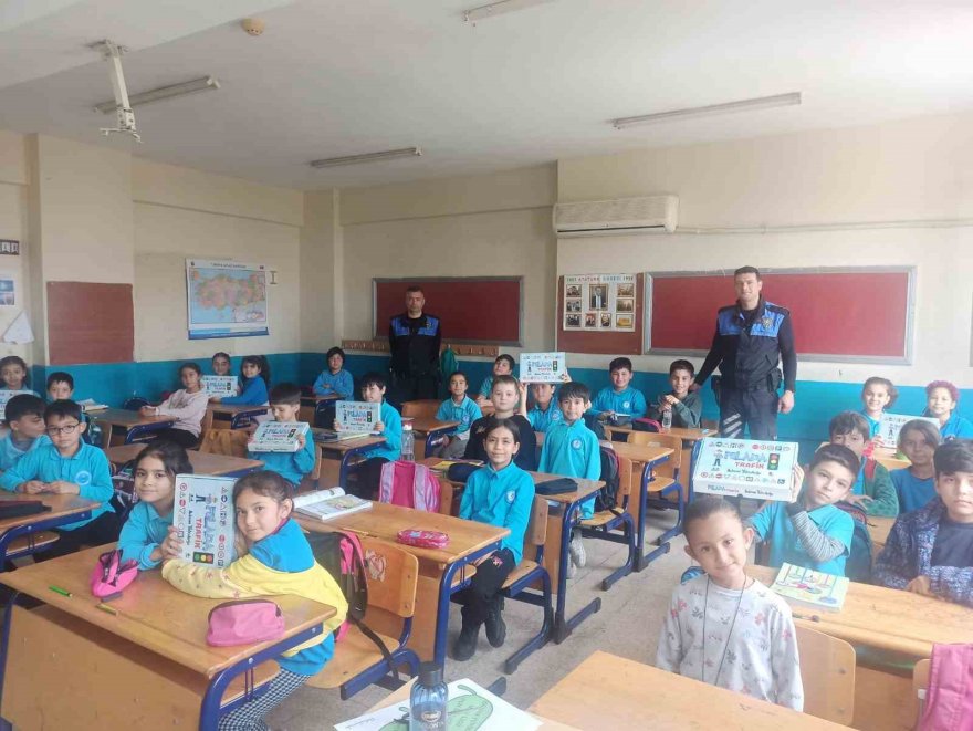 Gerçek polis cami, okul, çarşı ve pazarda "sahte polis" uyarısı yaptı