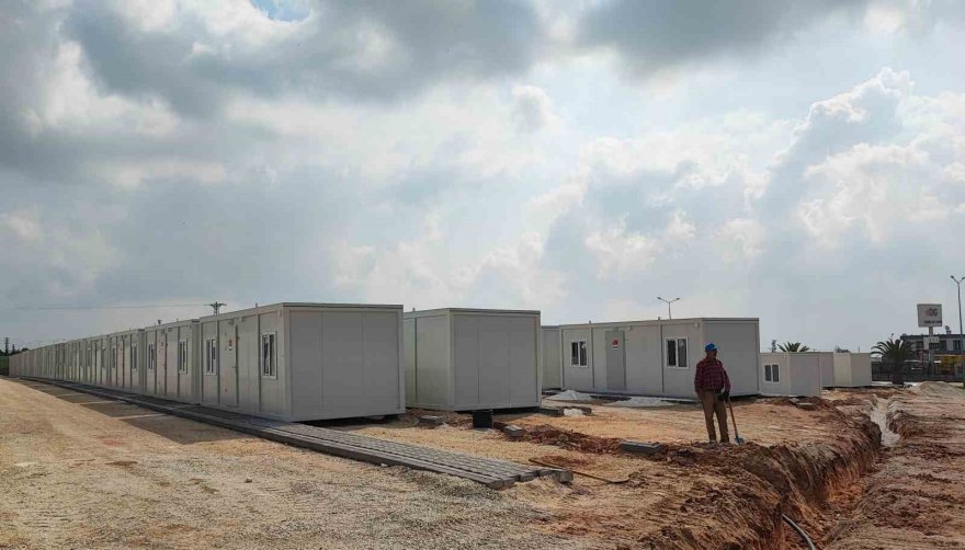 Adana’da 2 bin depremzedeye 509 konteyner