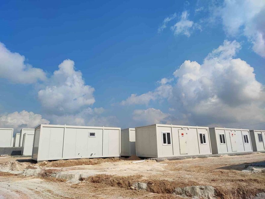 Adana’da 2 bin depremzedeye 509 konteyner