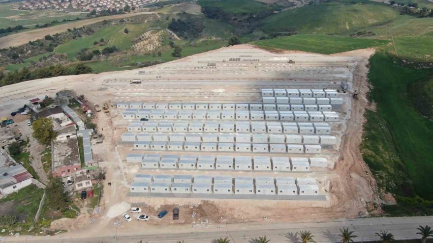 Adana’da 2 bin depremzedeye 509 konteyner
