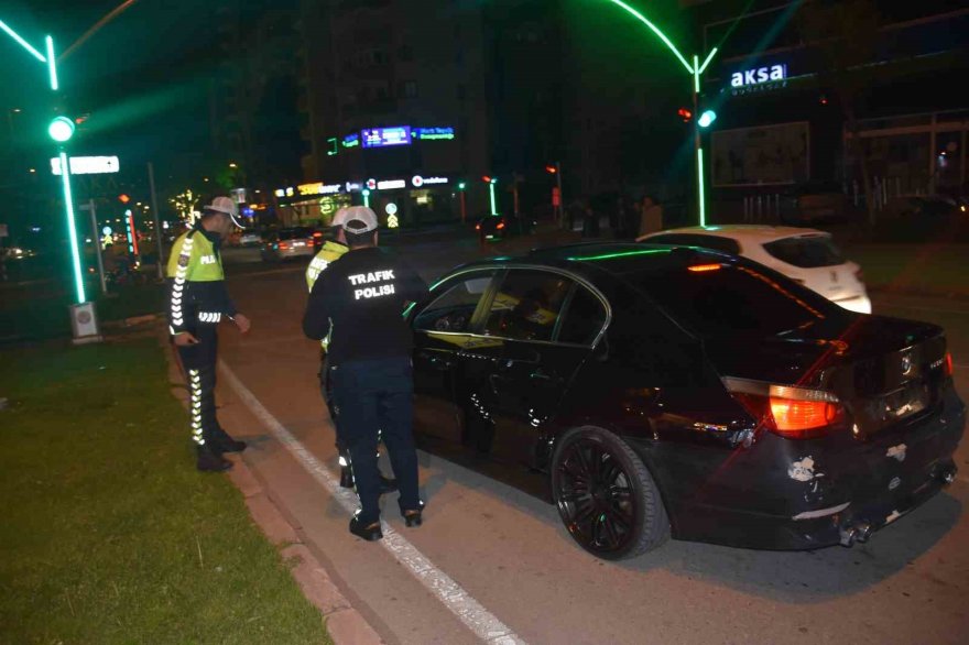 Adana’da abart egzoz kullanan sürücülere ceza yağdı