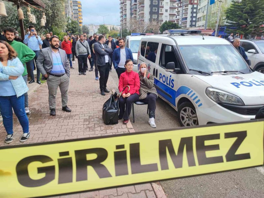 Kontrollü yıkımı film izler gibi izlediler