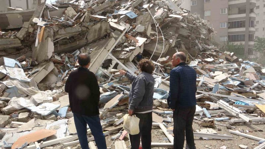 Kontrollü yıkımı film izler gibi izlediler