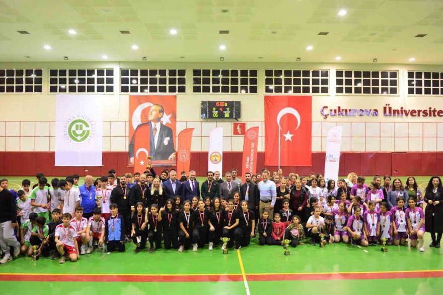 Adana’da hentbolda Orhangazi Ortaokulu erkek ve kız takımları il birincisi oldu