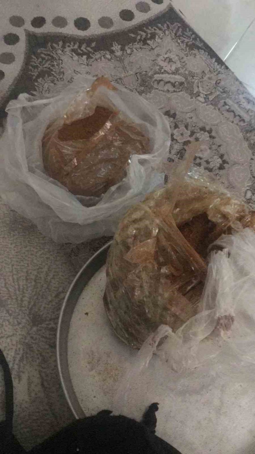 Uyuşturucu sattığı öne sürülen iki şüpheli tutuklandı