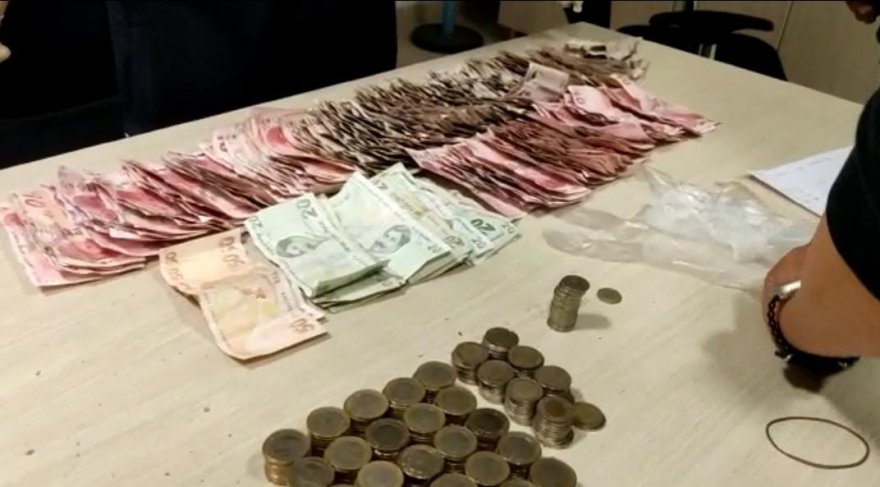 Dilencinin yarım günlük mesaisi: Üzerinden 2 bin 110 lira çıktı