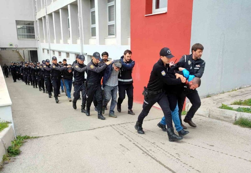 Adana’daki çete operasyonu: 59 şüpheli tutuklandı
