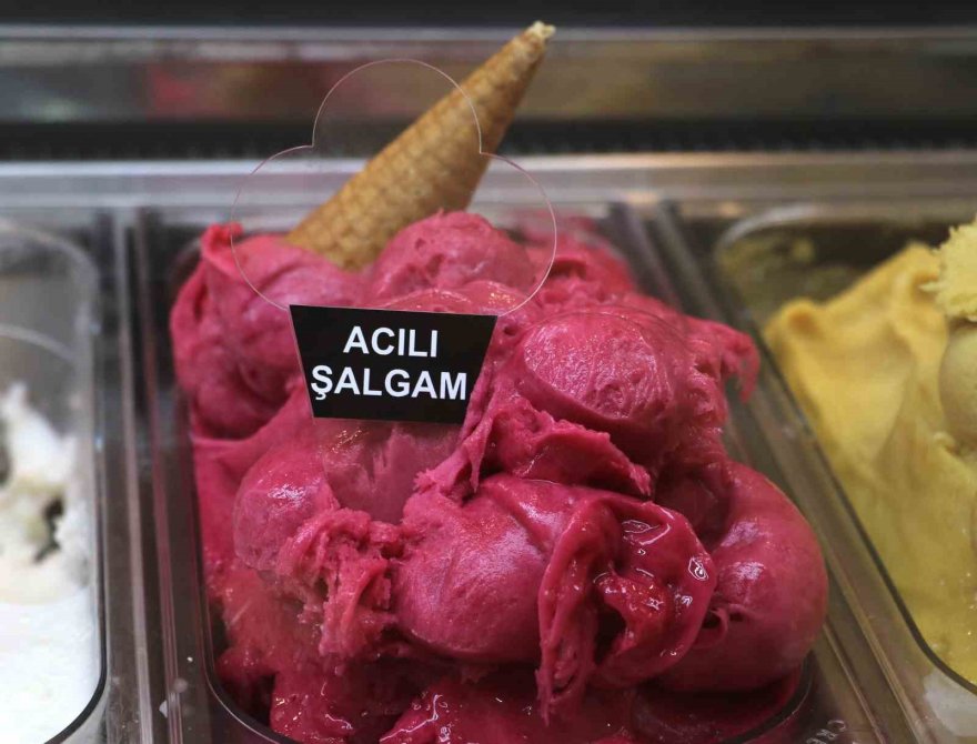 Sonunda buda oldu: Adanalılar acılı şalgamdan dondurma üretti