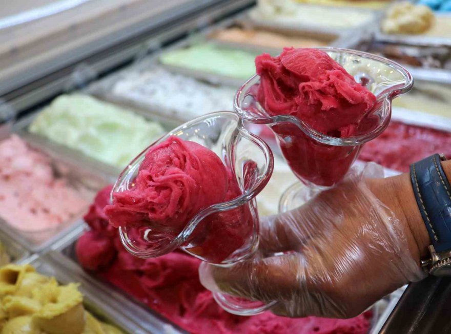 Sonunda buda oldu: Adanalılar acılı şalgamdan dondurma üretti