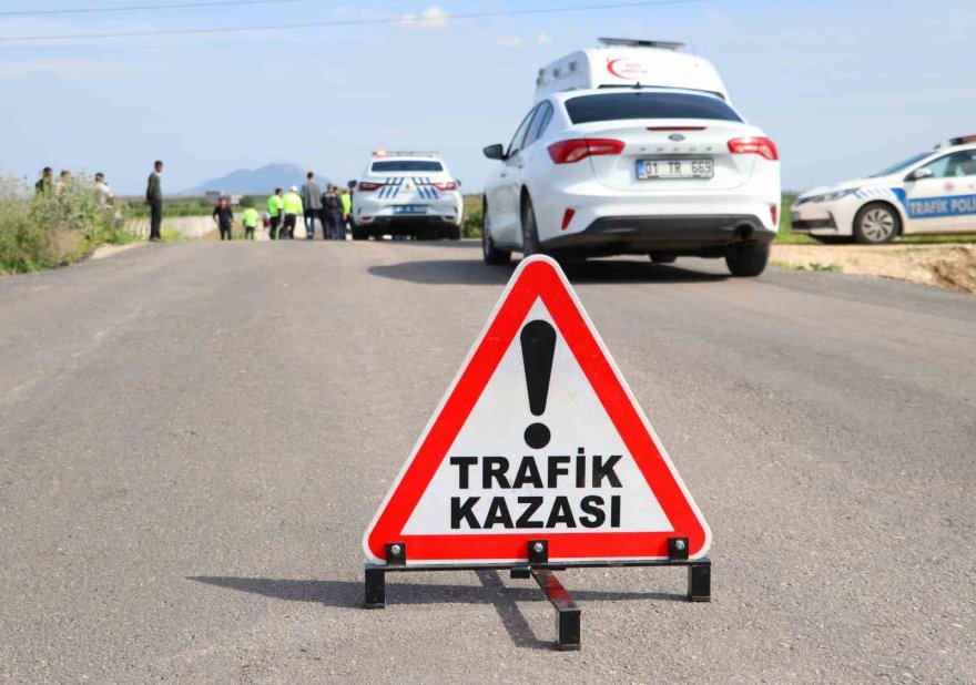 2 otomobil çarpıştı: 1 kişi öldü, 4 kişi yaralandı