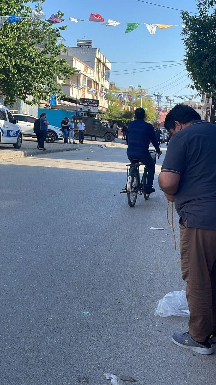 Adana’da silahlı çatışma: Annesinin kucağındaki bebek kurşunların hedefi oldu