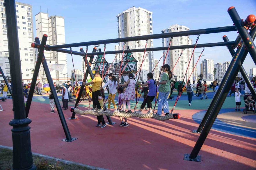 40 bin metrekare alanıyla Adana’nın ikinci büyük parkı açıldı