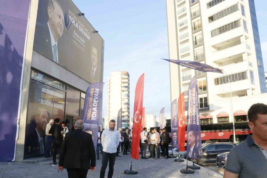 Adana’da Ak Parti Seçim bürosunda bulunan görevli uğradığı bıçaklı saldırıda yaralandı