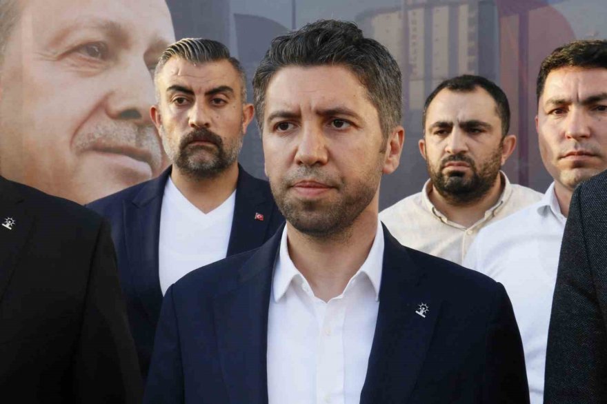 Adana’da Ak Parti Seçim bürosunda bulunan görevli uğradığı bıçaklı saldırıda yaralandı