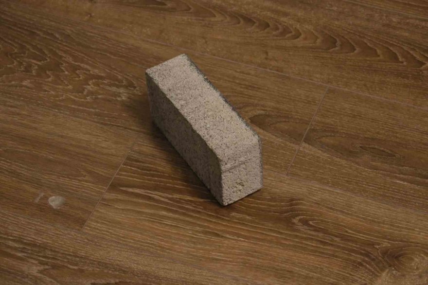 Adana’da Ak Parti Seçim bürosunda bulunan görevli uğradığı bıçaklı saldırıda yaralandı