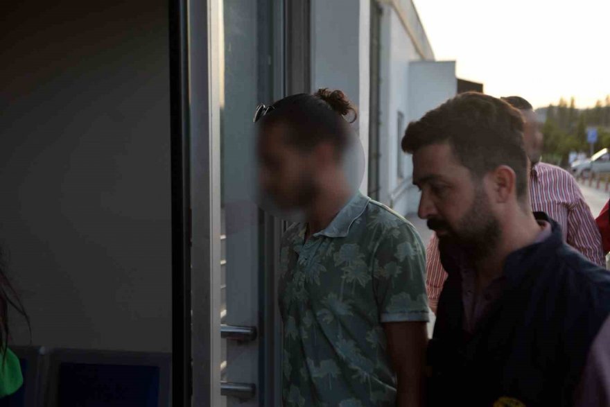 Depremzedelere sosyal medyadan hakaret iddiasına 8 gözaltı