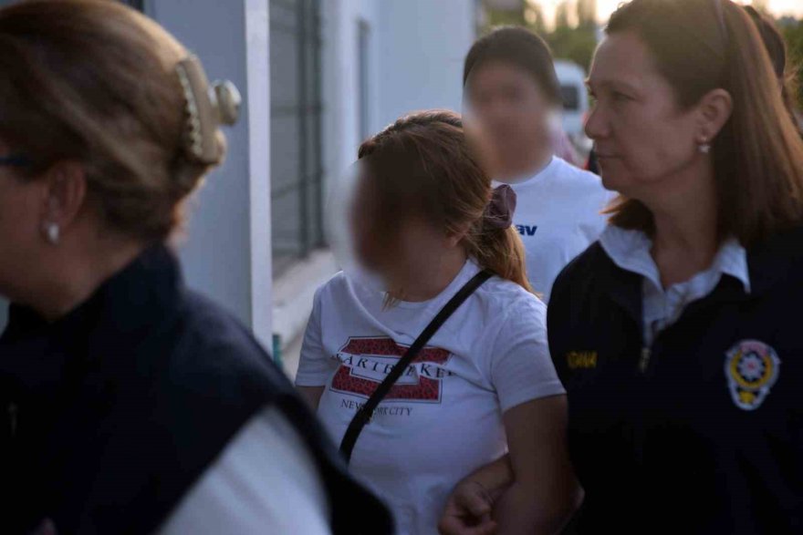 Depremzedelere sosyal medyadan hakaret iddiasına 8 gözaltı