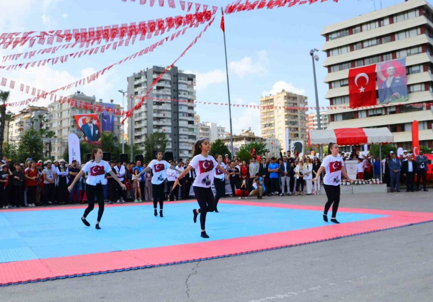 Adana’da 19 Mayıs Atatürk’ü Anma, Gençlik ve Spor Bayramı coşkusu
