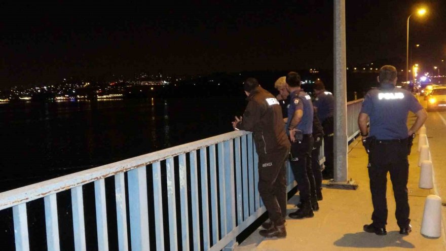 Adana’da köprüden göle düşen kişi kayboldu