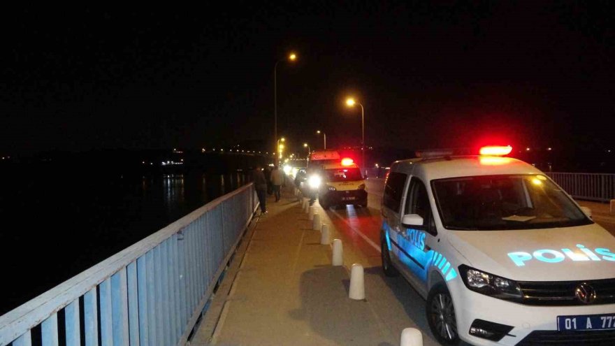 Adana’da köprüden göle düşen kişi kayboldu