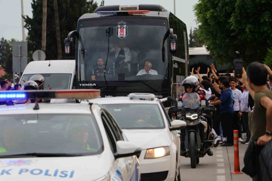 Beşiktaş kafilesi Adana’ya geldi
