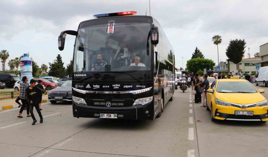 Beşiktaş kafilesi Adana’ya geldi