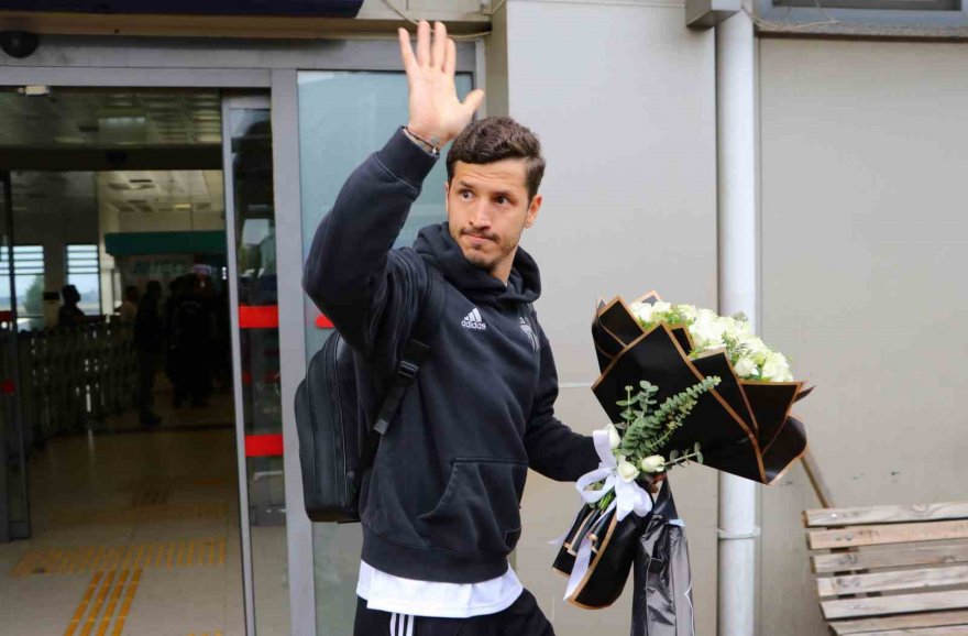 Beşiktaş kafilesi Adana’ya geldi