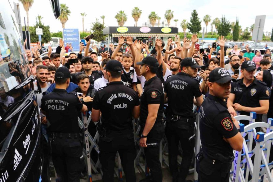 Beşiktaş kafilesi Adana’ya geldi