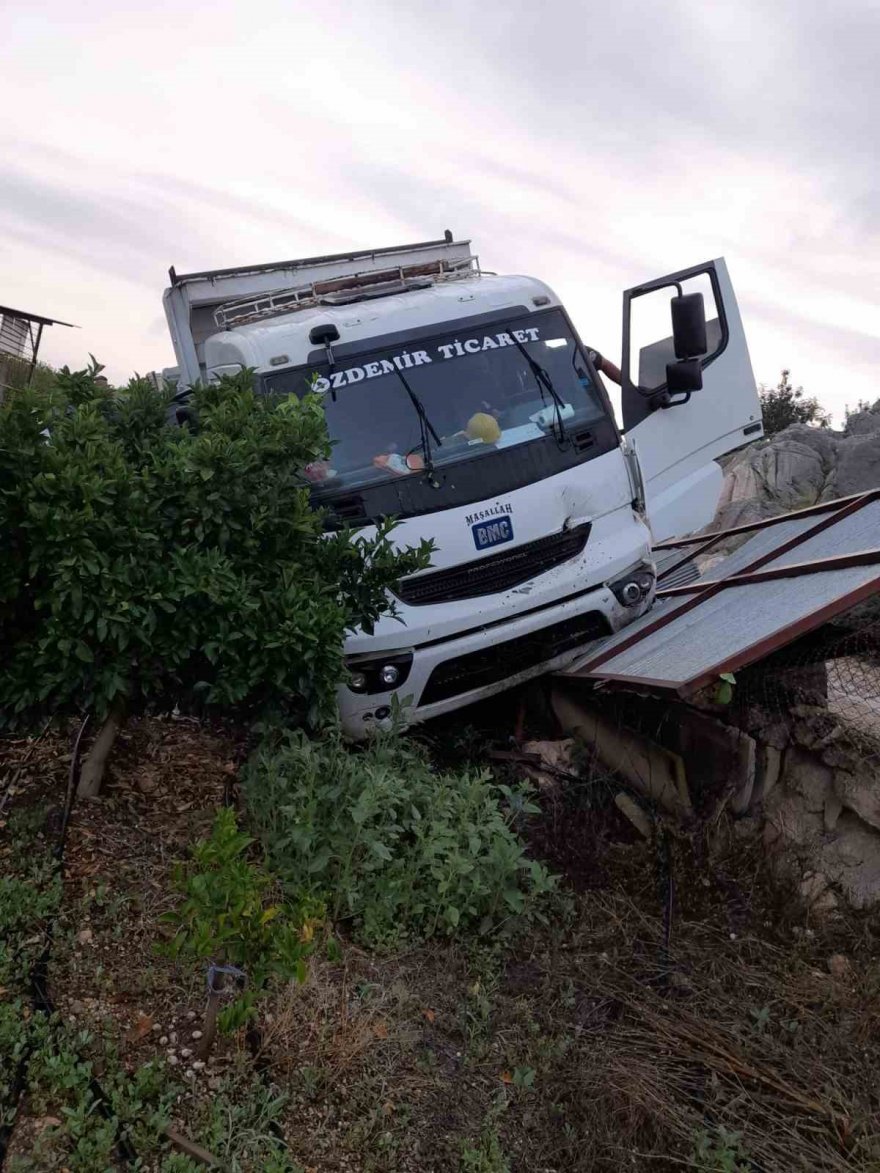 Adana'da kamyon sürücüsü direksiyonu başında ölü bulundu