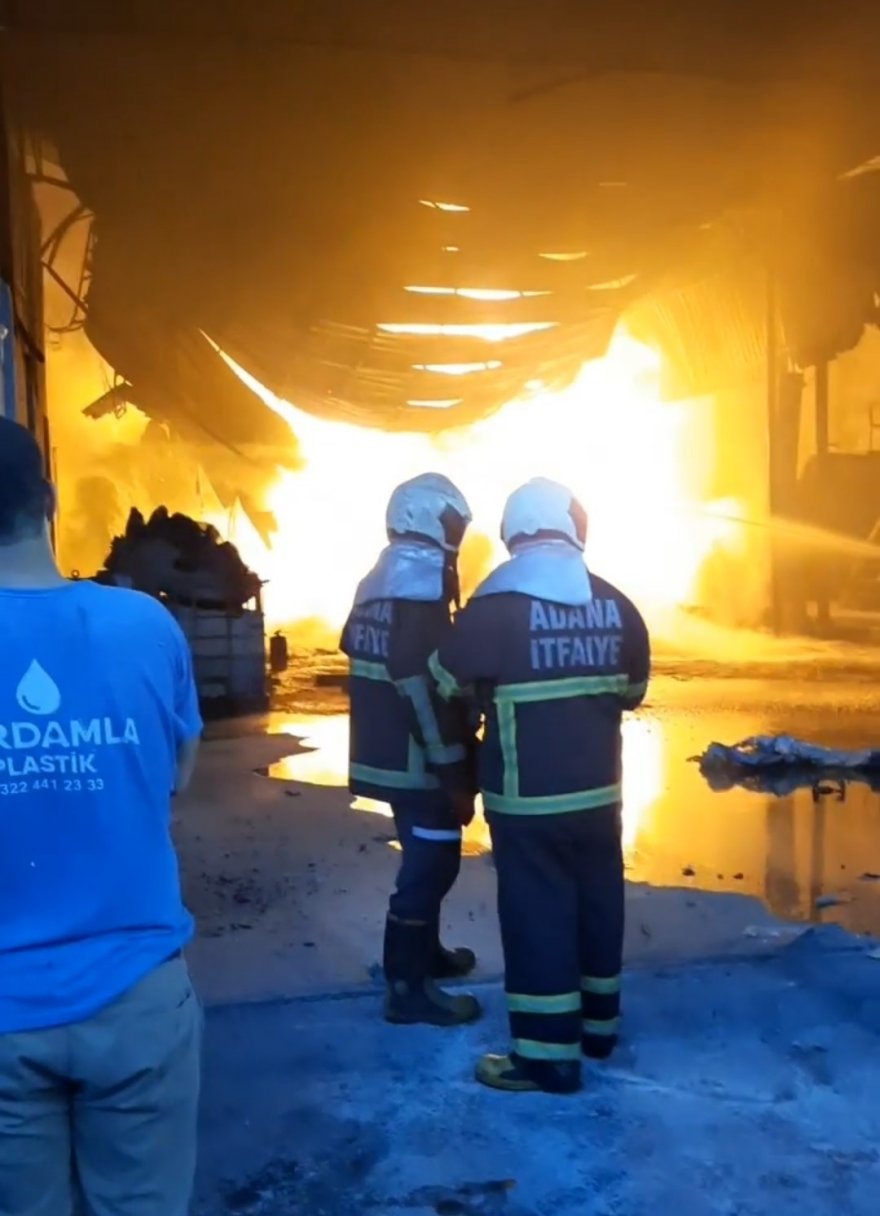 Geri dönüşüm fabrikasında yangın çıktı