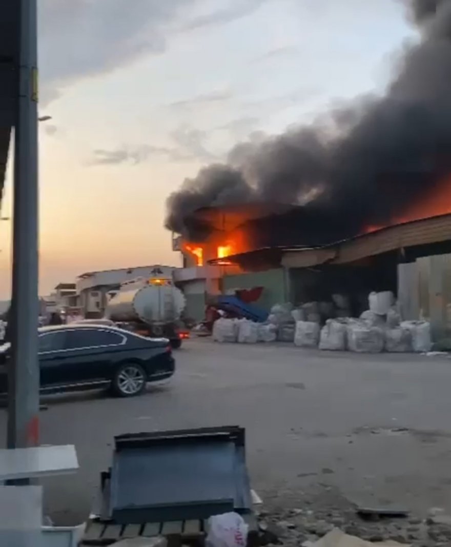 Geri dönüşüm fabrikasında yangın çıktı