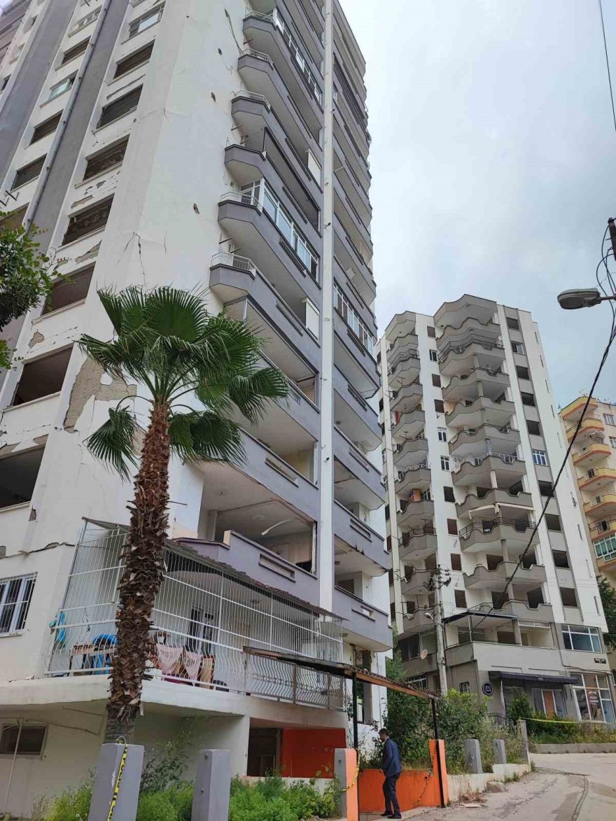 Adana’da depremin en çok etkilediği mahallede 7 binaya yıkım kararı çıktı