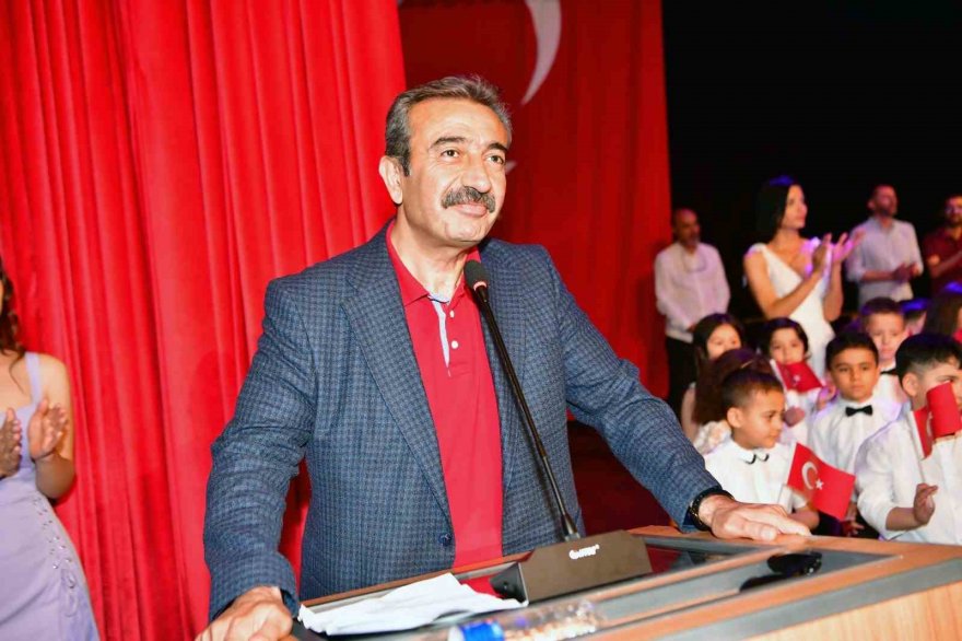 Kreş öğrencilerinin mezuniyet sevinci