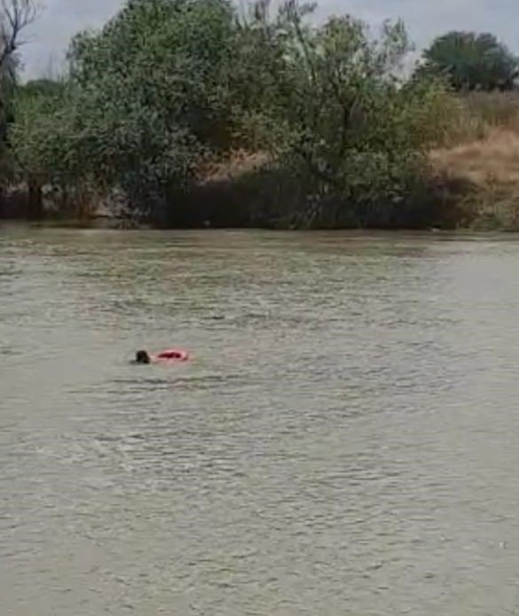Nehre düşen kadını ölmek üzereyken ekipler kurtardı