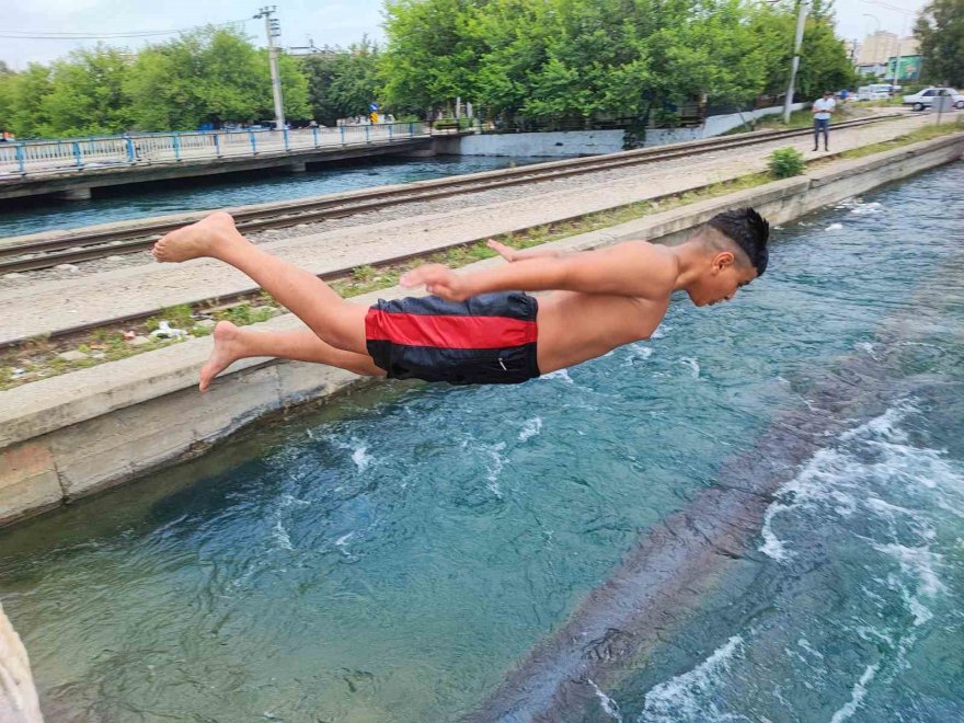 30 kişinin öldüğü sulama kanalında yüzen çocuktan inanılmaz sözler