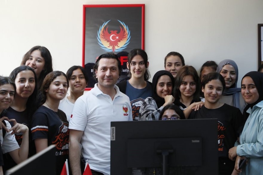 “Bir iyilik yap” projesiyle gençler terörden uzak tutuluyor