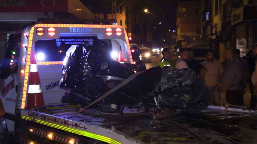 Yunus polisleri ile otomobil çarpıştı: 2 polis yaralandı
