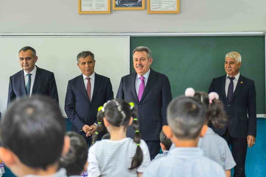 Adana’da 517 bin 728 öğrenci karne aldı