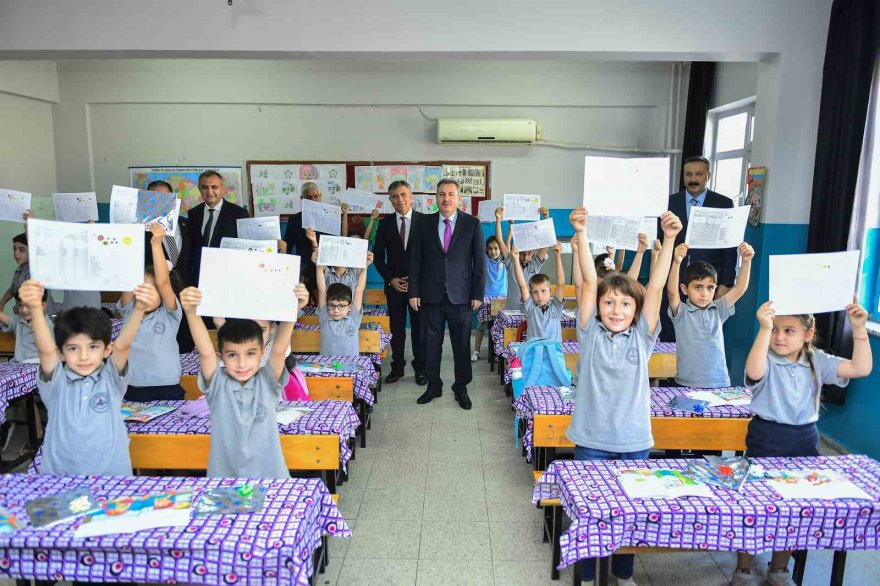 Adana’da 517 bin 728 öğrenci karne aldı