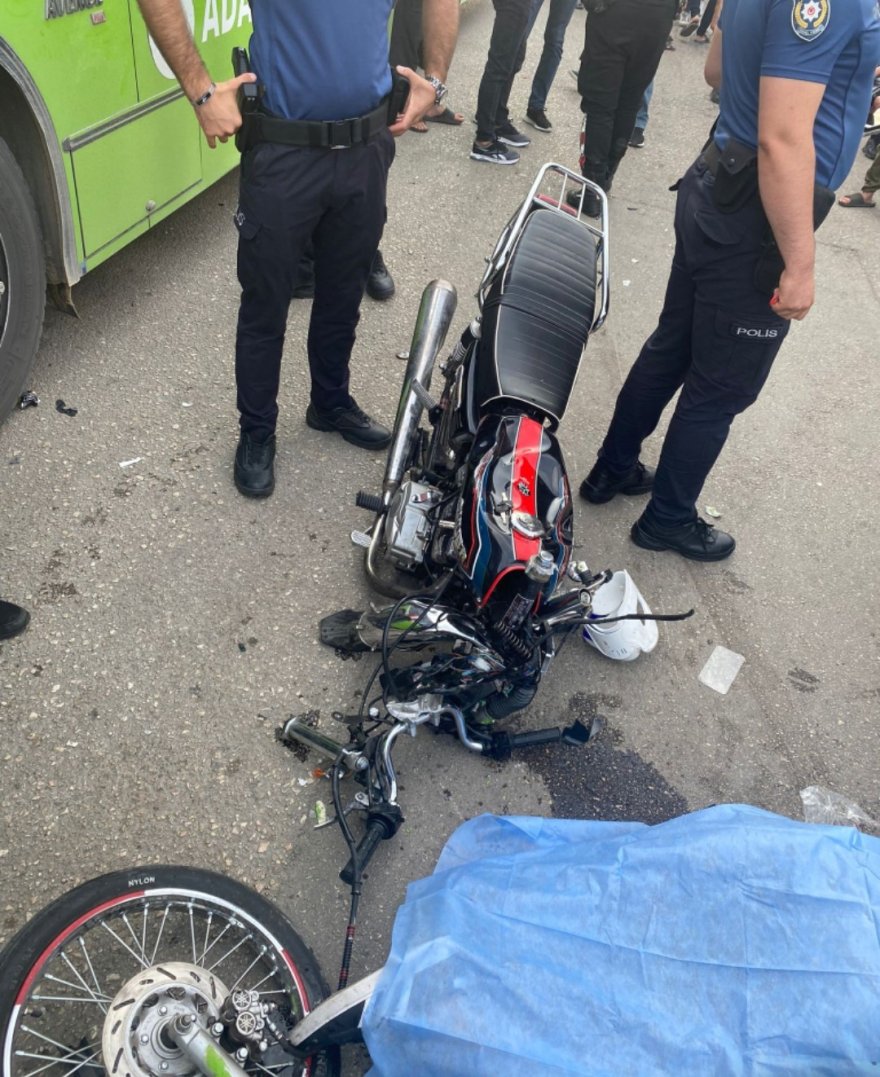 Motosiklet sürücüsünün ölümü kameraya yansıdı