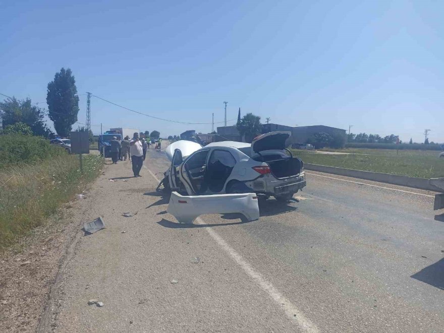 Adana'da bayram tatili kazası erken başladı: Traktör ve otomobil çarpıştı: 3 yaralı