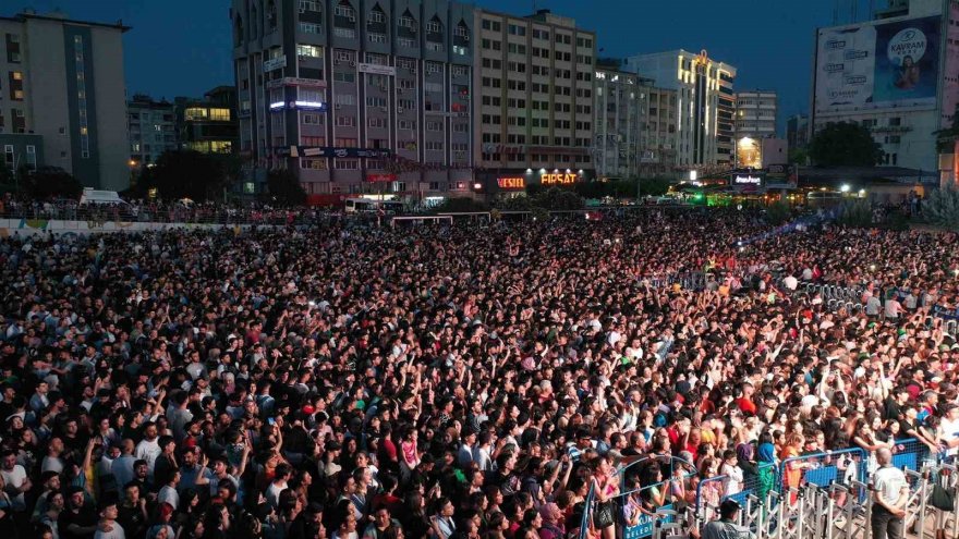 Adanalılar Sefo ile ‘Yaza Merhaba’ dedi