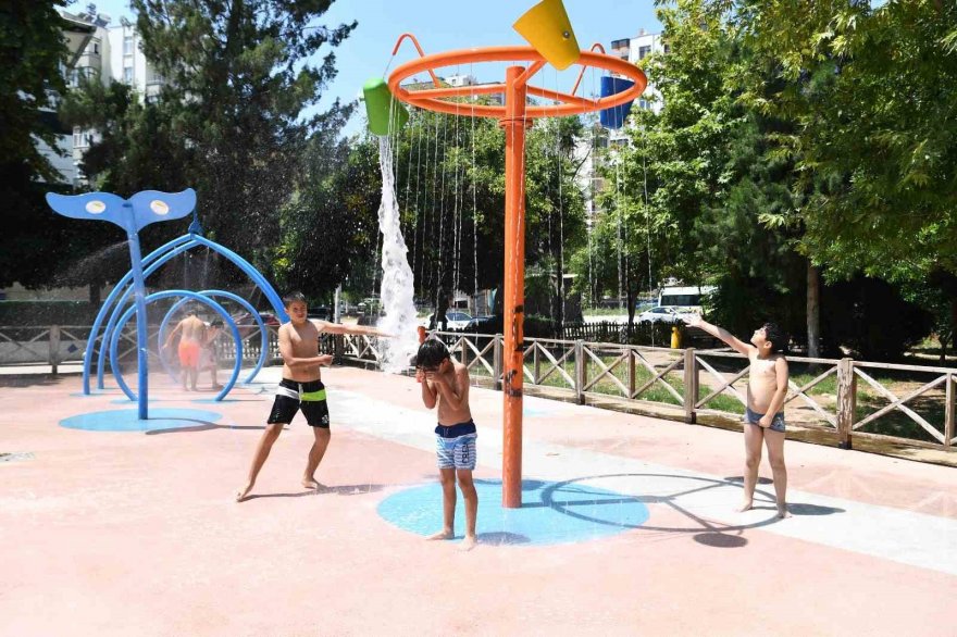 Çukurova’da su oyun parkları açıldı