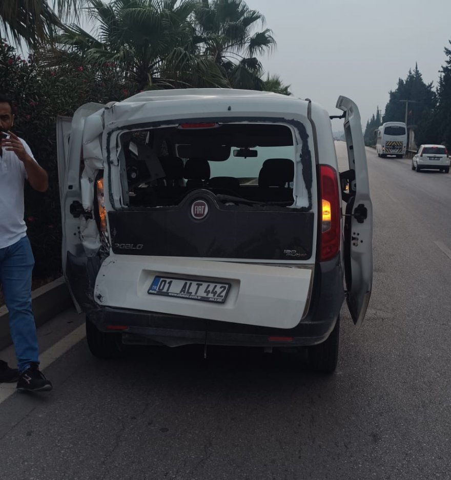 Servis otobüsünün çarptığı kamyonet motosikletlinin ölümüne neden oldu