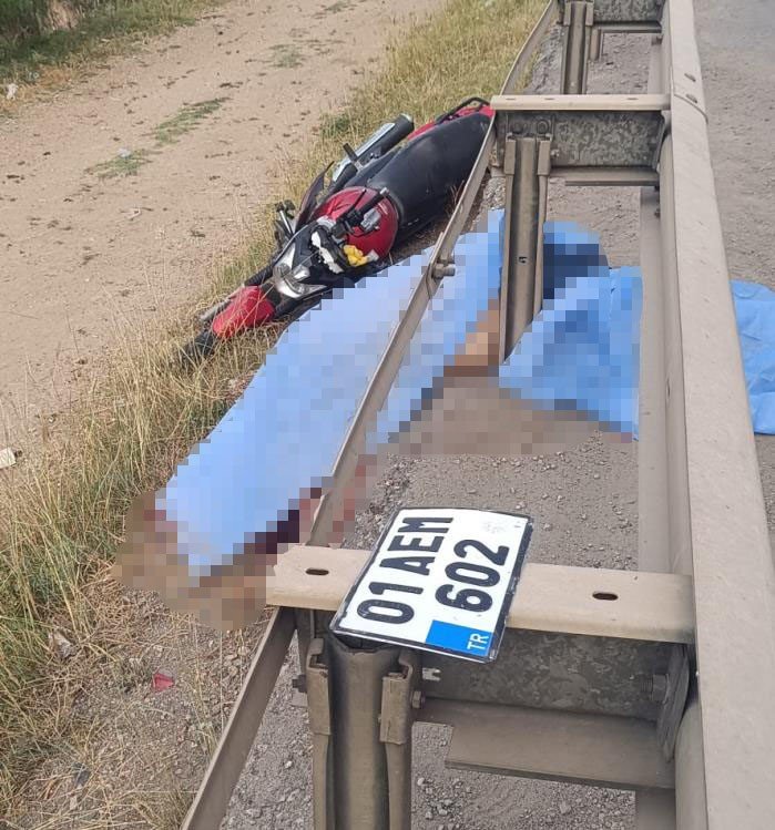 Servis otobüsünün çarptığı kamyonet motosikletlinin ölümüne neden oldu