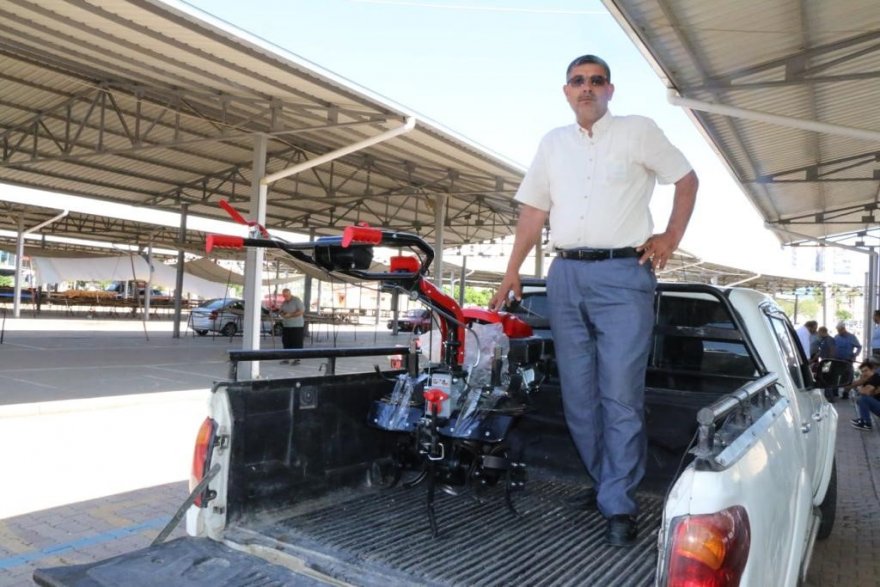 Kozan’da yüksek rakımlı bölgedeki üreticilere çapa motoru dağıtıldı