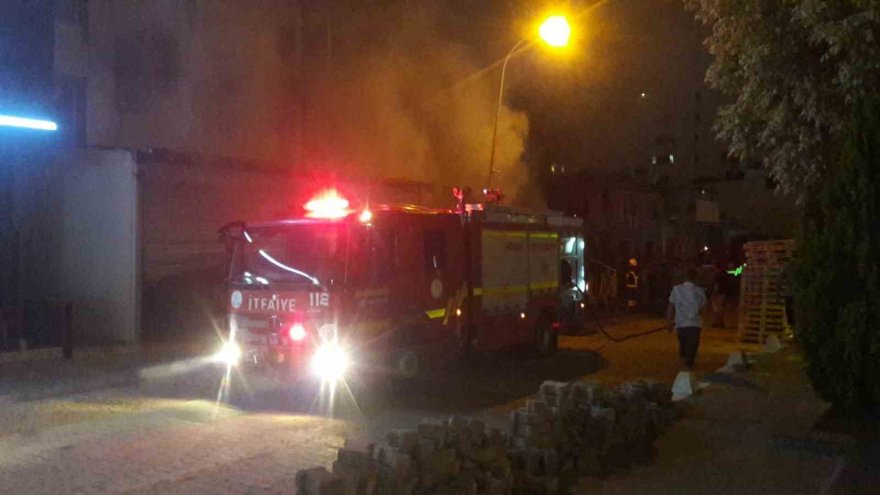 Adana’da oduncu dükkanında yangın